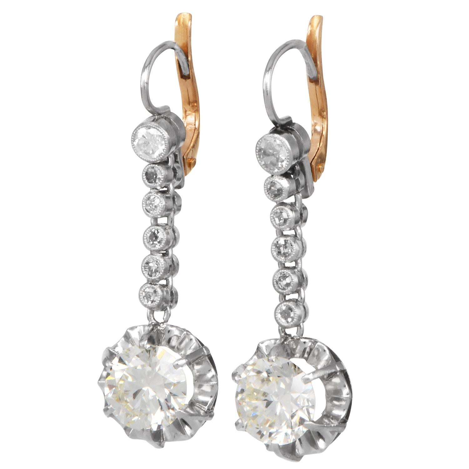Orecchini pendenti in oro rosa 18 carati con diamante da 3,11 carati e platino In condizioni ottime in vendita a Miami, FL