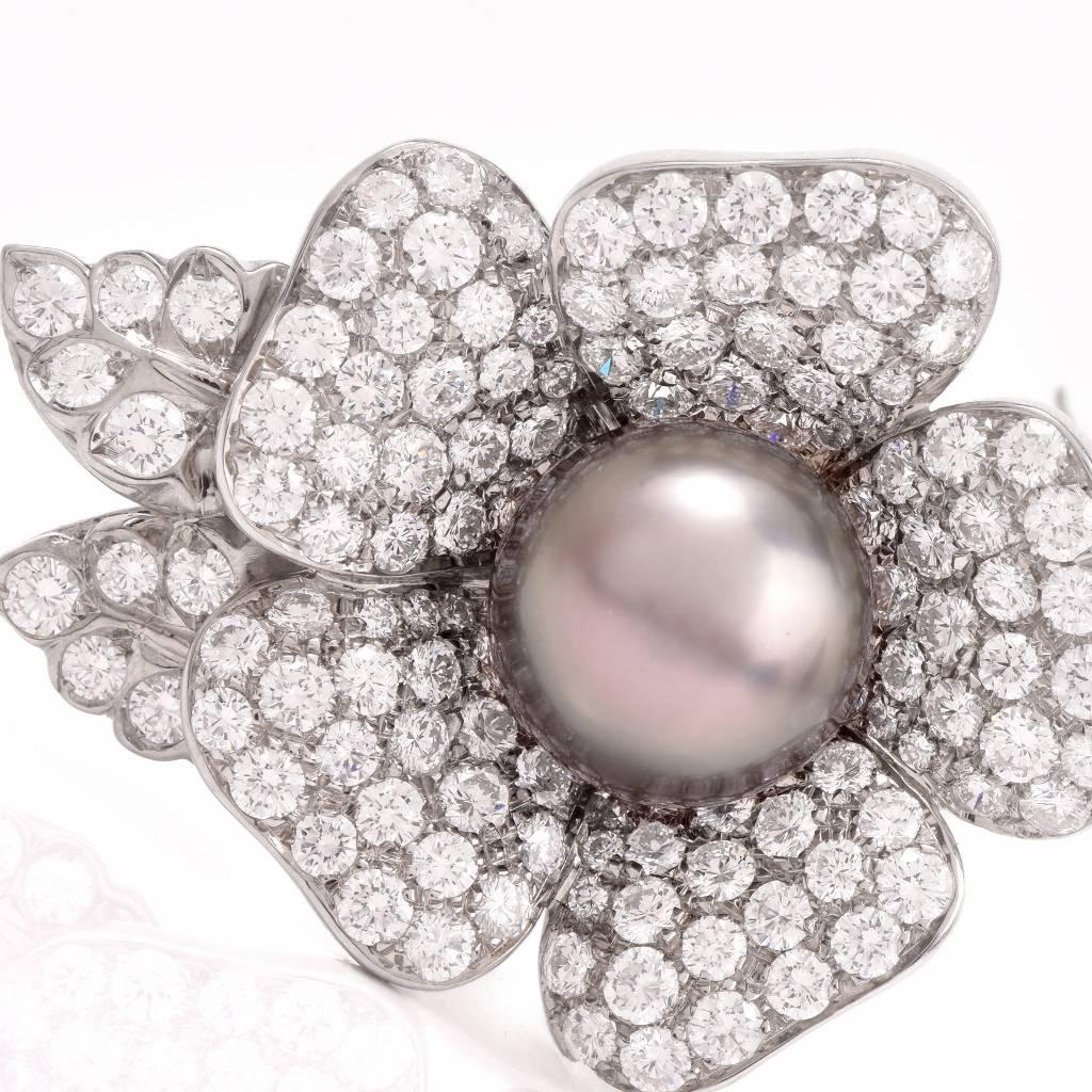 1980's Craiger Drake 11.00 Carat Diamonds Pearl Gold Flower Brooch Pin In Excellent Condition For Sale In Miami, FL