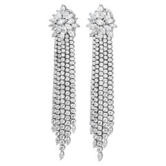 Pendientes modernos tipo candelabro de oro blanco de 18 quilates con diamantes de 19,30 quilates y borlas