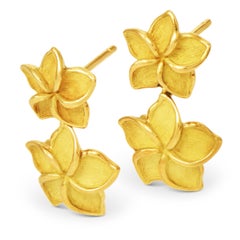 Tiffany & Co. Boucles d'oreilles pendantes « Vintage Plumeria » en or jaune 18 carats en forme de fleur