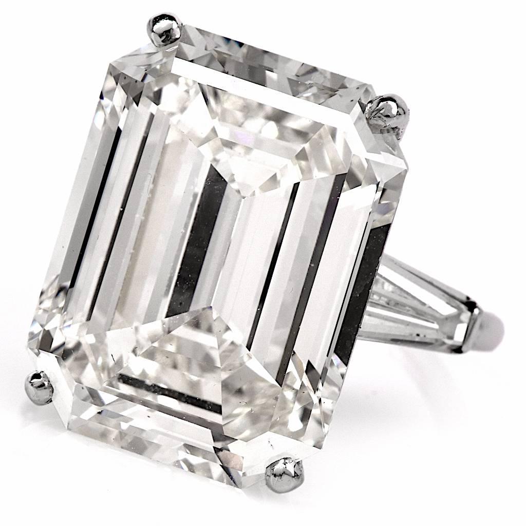 Exceptional Emerald Cut 18.61 Carat Diamond Platinum Engagement Ring In Excellent Condition In Miami, FL