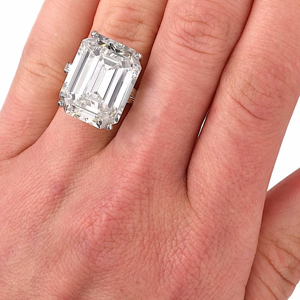 Exceptional Emerald Cut 18.61 Carat Diamond Platinum Engagement Ring 2