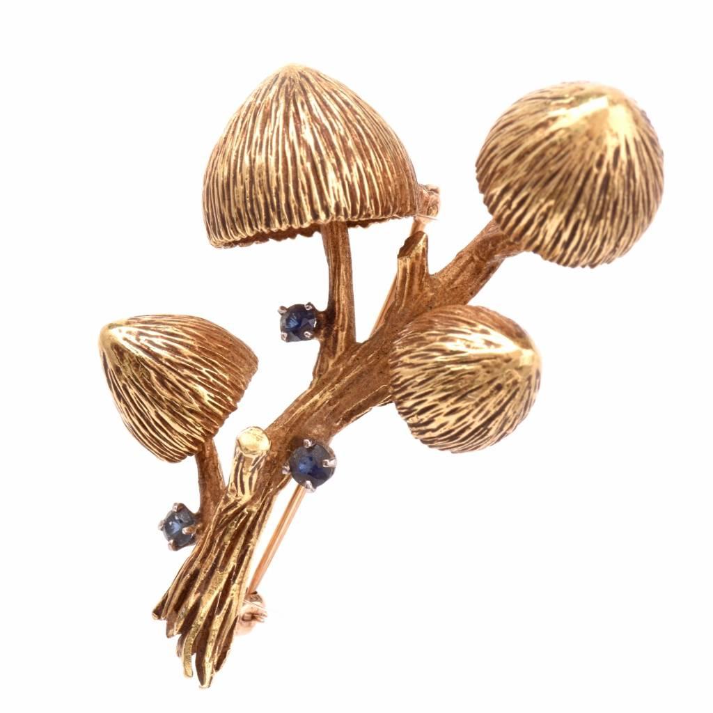 This enchanting and beautifully detailed designer E. Pearl pin is the perfect pin to adorn any lapel. Finely crafted in solid 18K yellow gold, this pin features a mushroom branch design that is etched in lovely detail and accented with 4 genuine