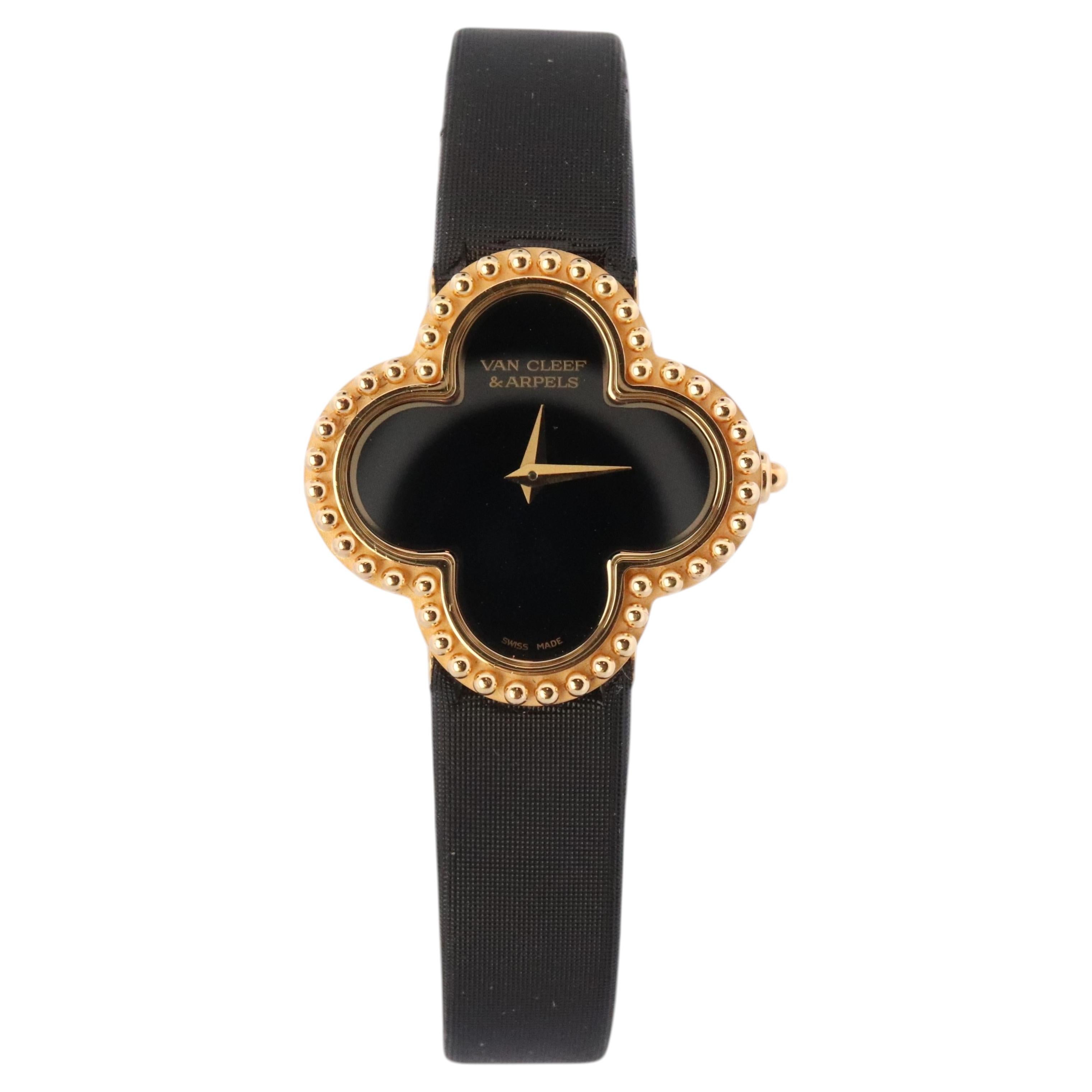 Van Cleef & Arpels Alhambra-Uhr. 18 Karat Gold, VCA HH75210, „Clove Black“-Zifferblatt.
