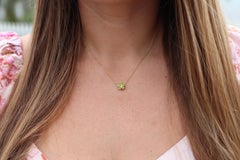 Vintage Tiffany Co Necklace. 18k Tiffany Green Peridot Kiss Around Pendant.