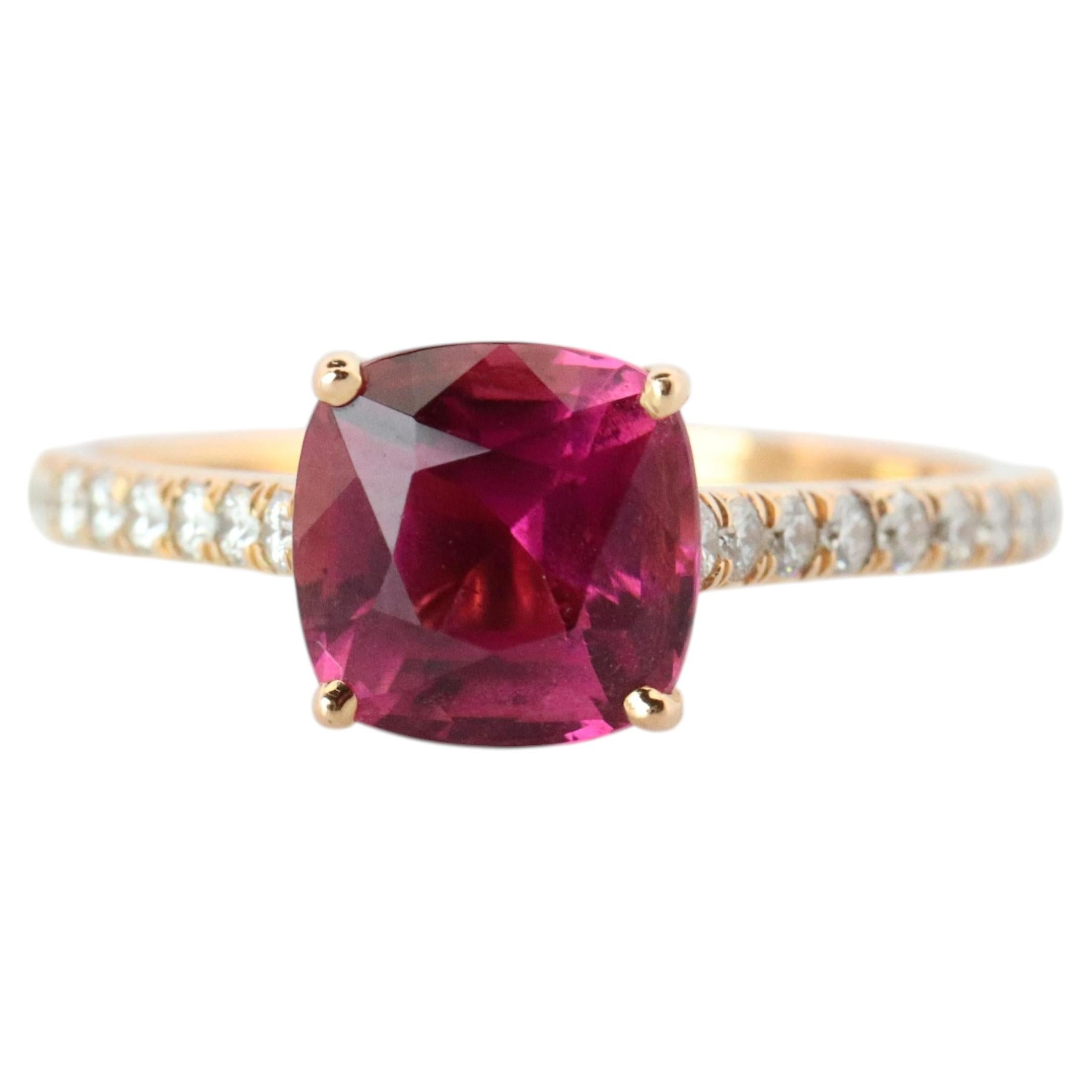 Anello con tormalina di Tiffany & Co. Anello Tiffany Legacy con tormalina rosa e diamanti.