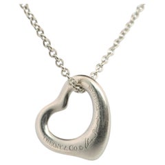Tiffany and Co Heart Pendant. Platinum Tiffany Elsa Peretti Heart Necklace