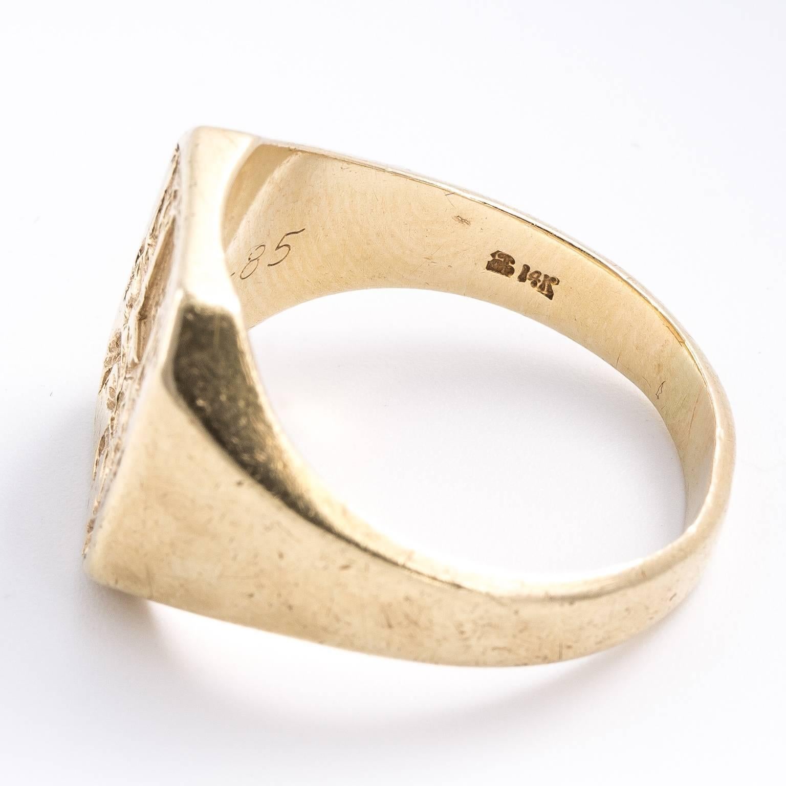 14 Carat Gold Signet Ring For Sale 2