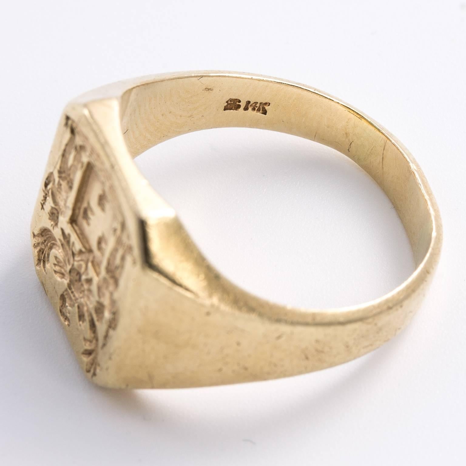 14 Carat Gold Signet Ring In Good Condition For Sale In St.amford, CT