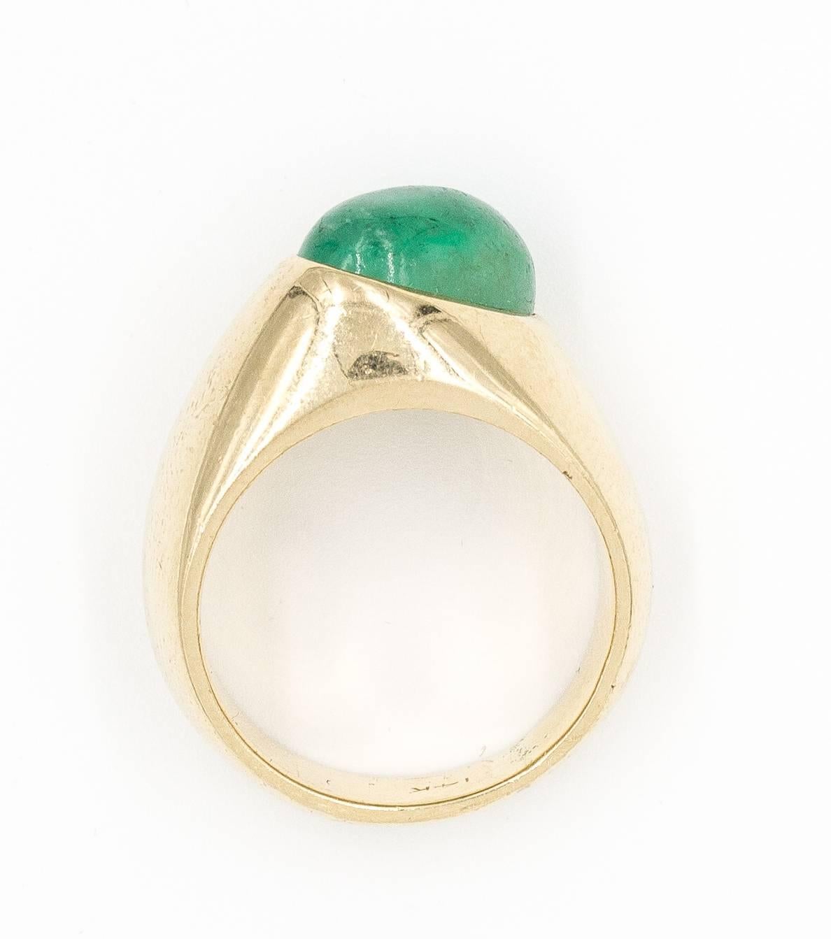 Yellow Gold and Emerald Ring In Good Condition In St.amford, CT