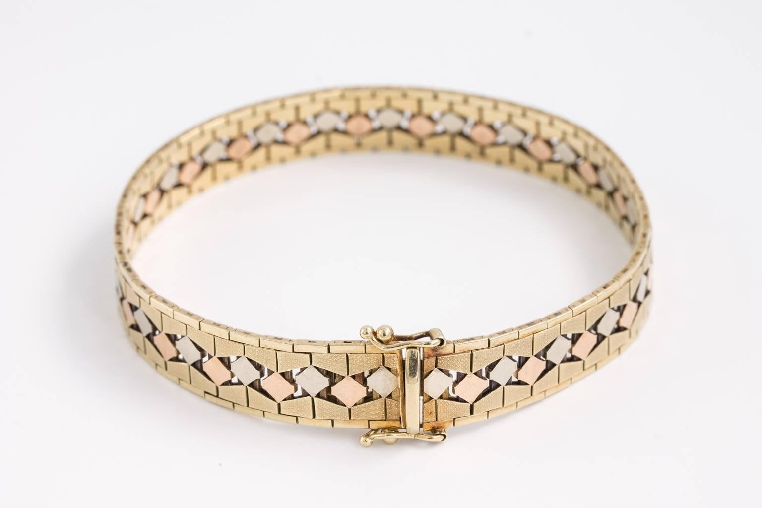 Tricolor Gold Bracelet In Good Condition In St.amford, CT