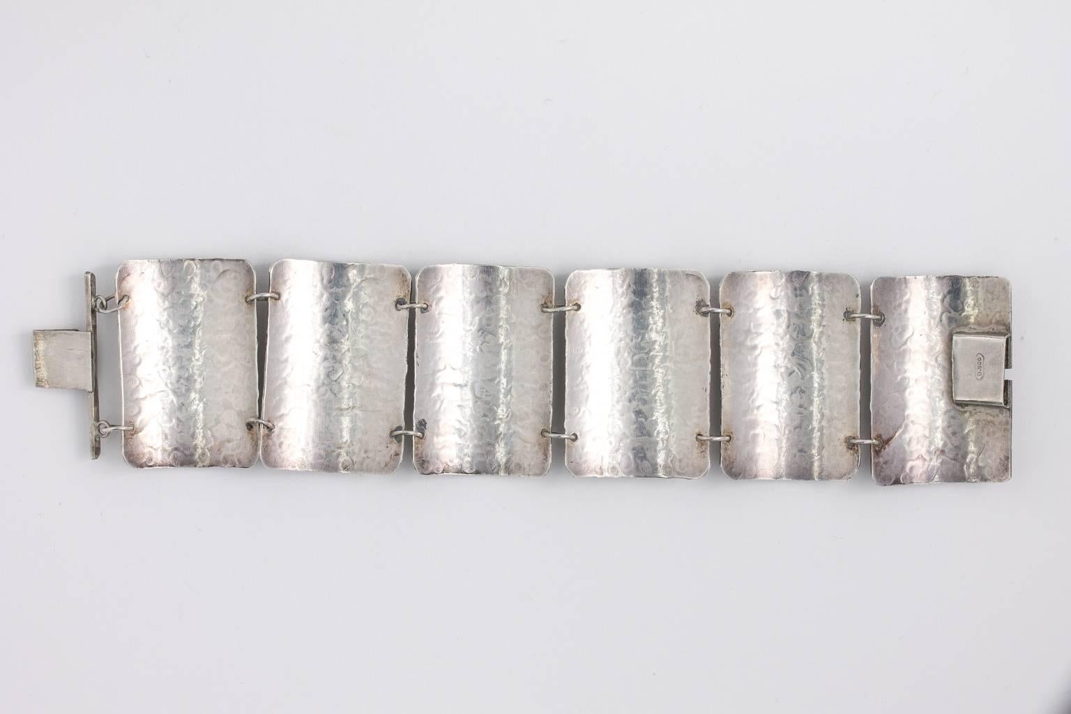 Silver Shield Bracelet In Excellent Condition For Sale In St.amford, CT