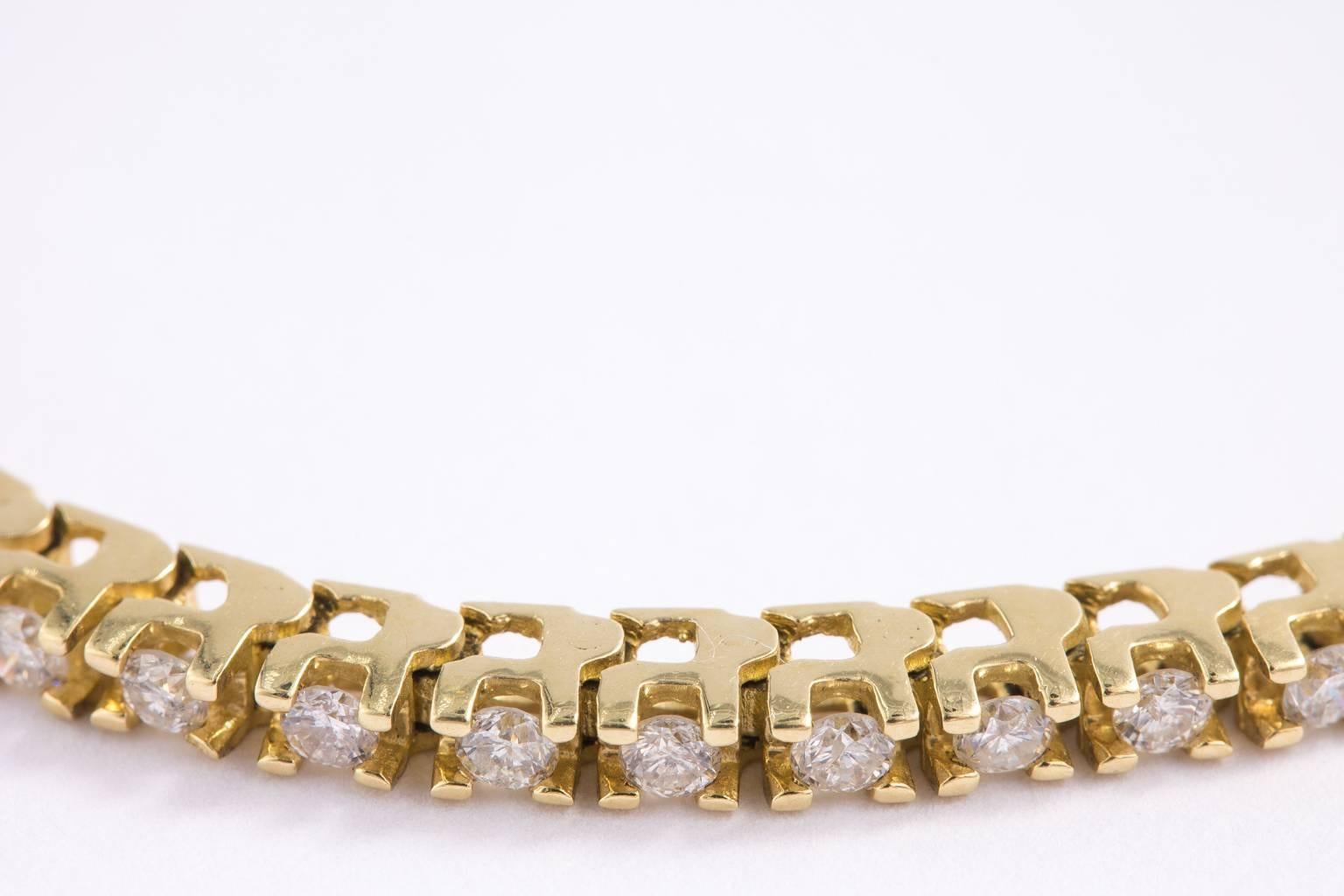 14 Karat Gold and Diamond Tennis Bracelet In Excellent Condition In St.amford, CT
