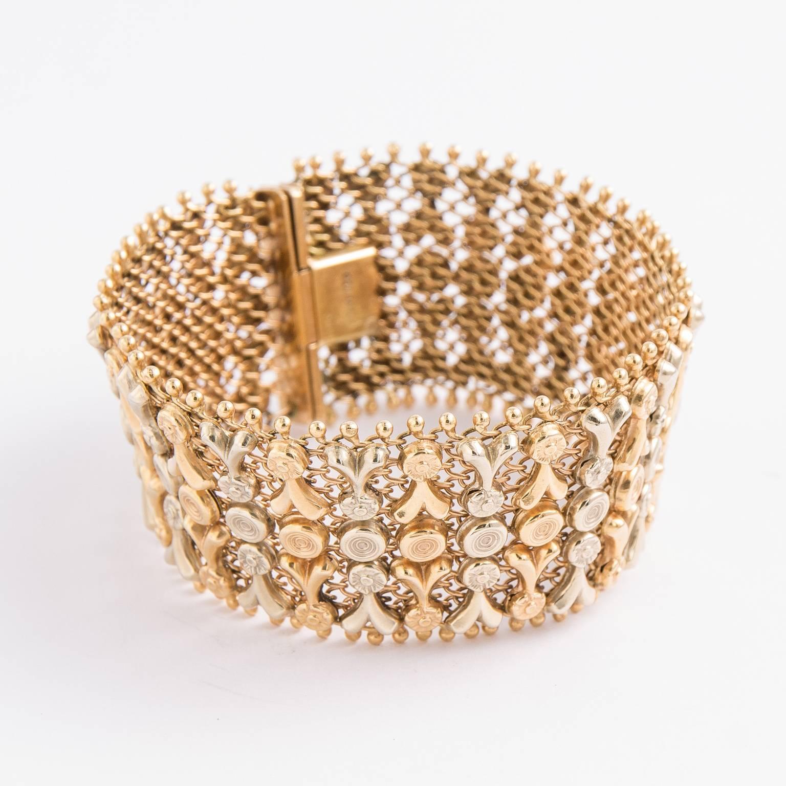 18 Karat White and Yellow Gold Bracelet In Excellent Condition For Sale In St.amford, CT