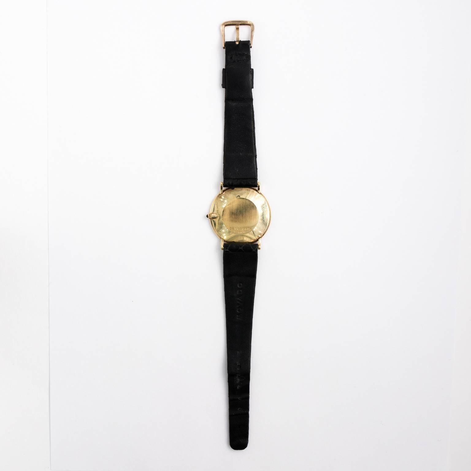 CIRCA 1970er Movado 14 Karat Golduhr mit Schlangenhautband.
