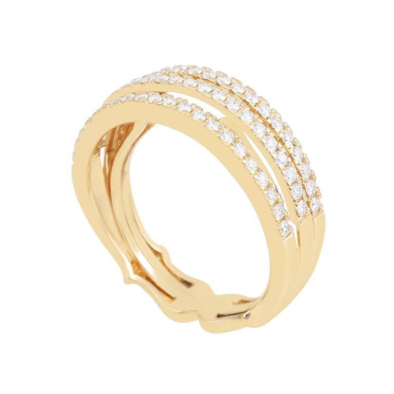 Whiting présente une exquise bague en diamant blanc taille brillant de 0,50 carat, sertie de manière experte dans de l'or jaune 18 carats radieux. Le diamant central est de couleur D et de pureté irréprochable - le niveau le plus élevé dans la