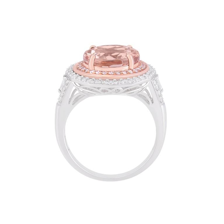 Moderno Anello bicolore in oro 18 carati con morganite e diamanti bianchi e rosa 5,44 carati in vendita