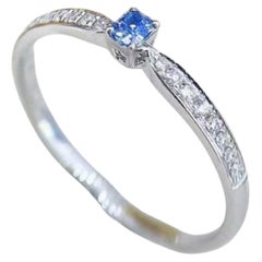 18K Gold Ring with Cushion Cut Blue Diamond
