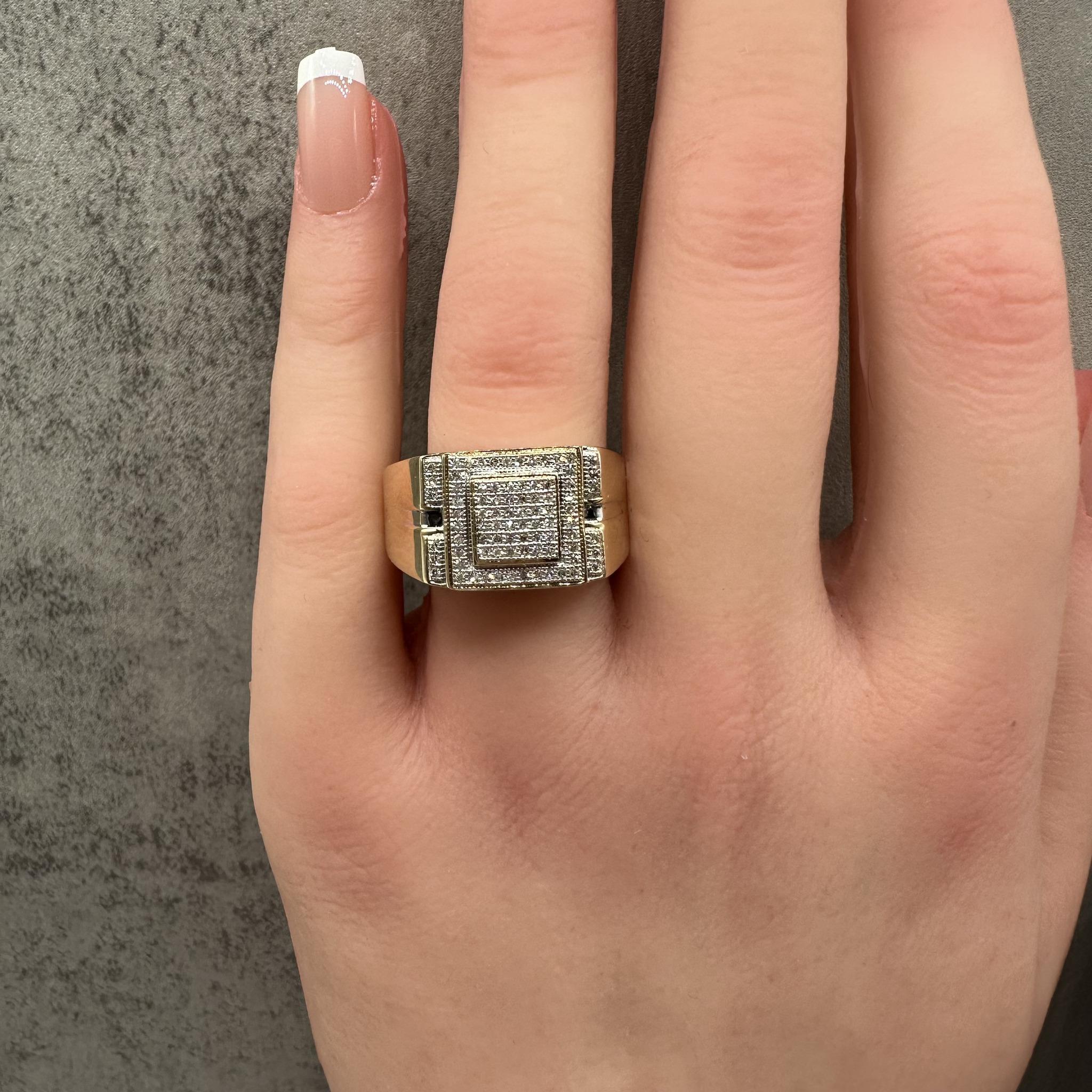 Estate Micro Diamond Cluster Platz abgestuften Ring in 10k Gelbgold - 0,25ctw im Zustand „Gut“ im Angebot in West Hempstead, NY