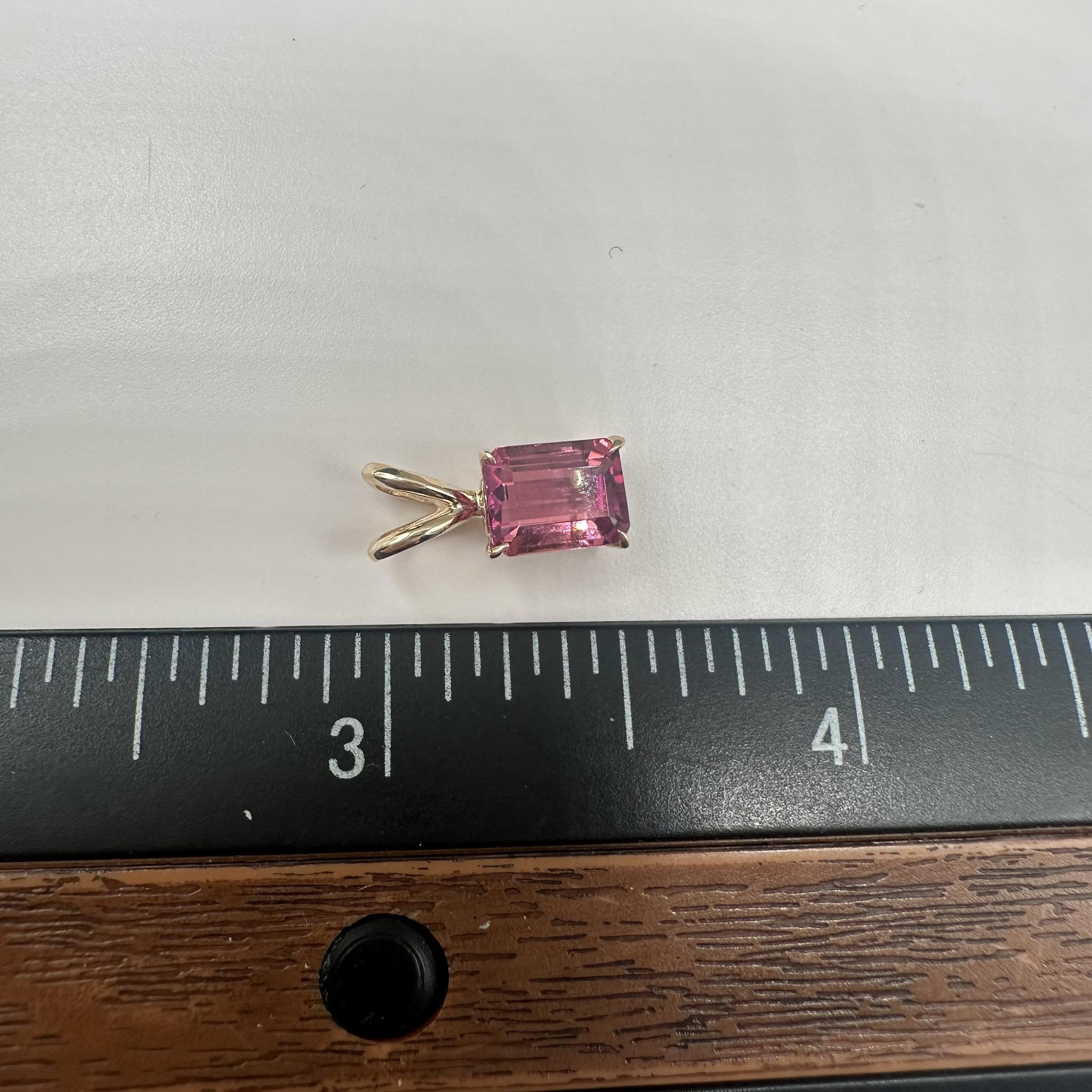 Pendentif en or jaune 14kt Tourmaline rose - 1.4ctw Emerald Cut, New Condition Pour femmes en vente