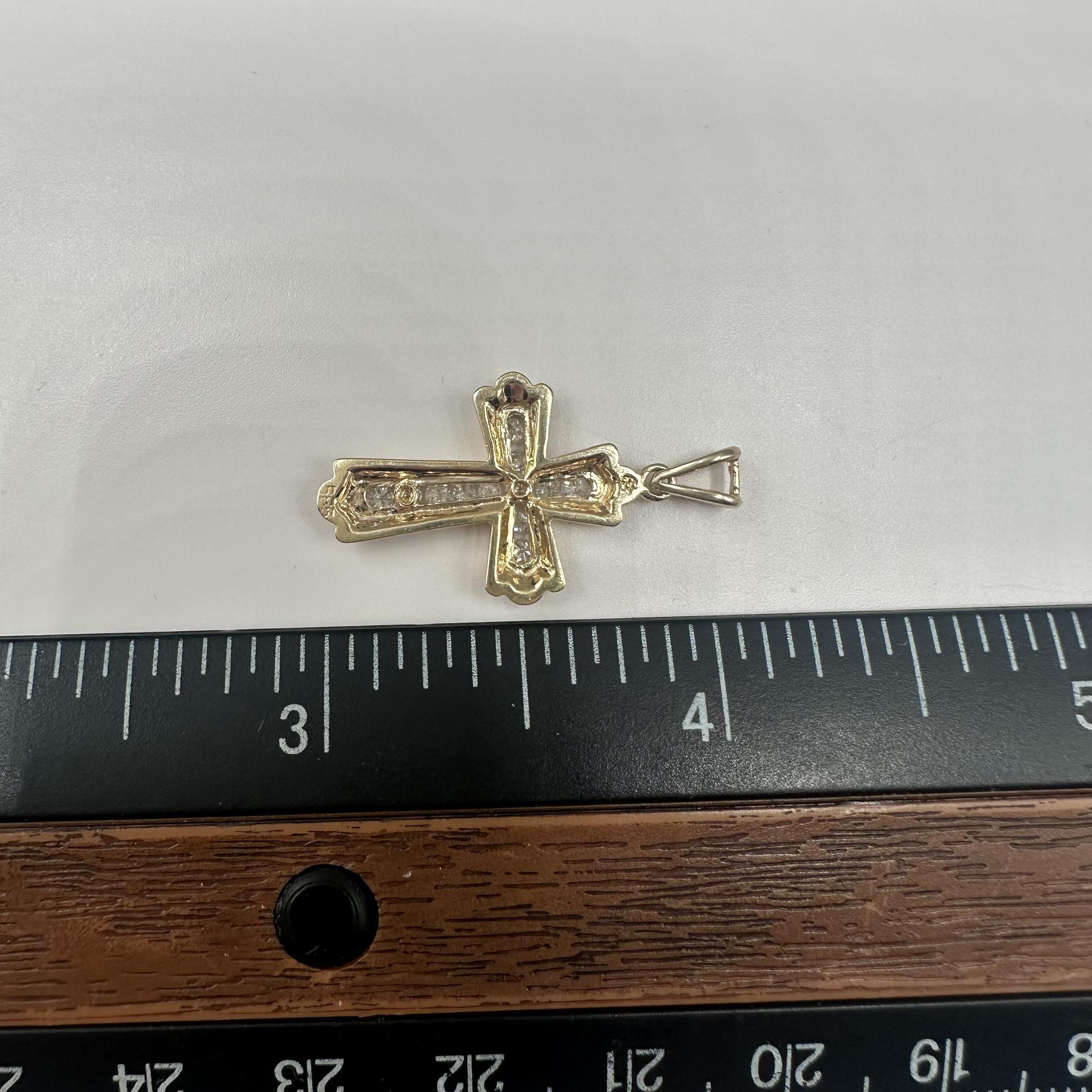 Croix en or jaune 14kt - 0.10ctw GH I1 Diamants, Pré-aimé Unisexe en vente