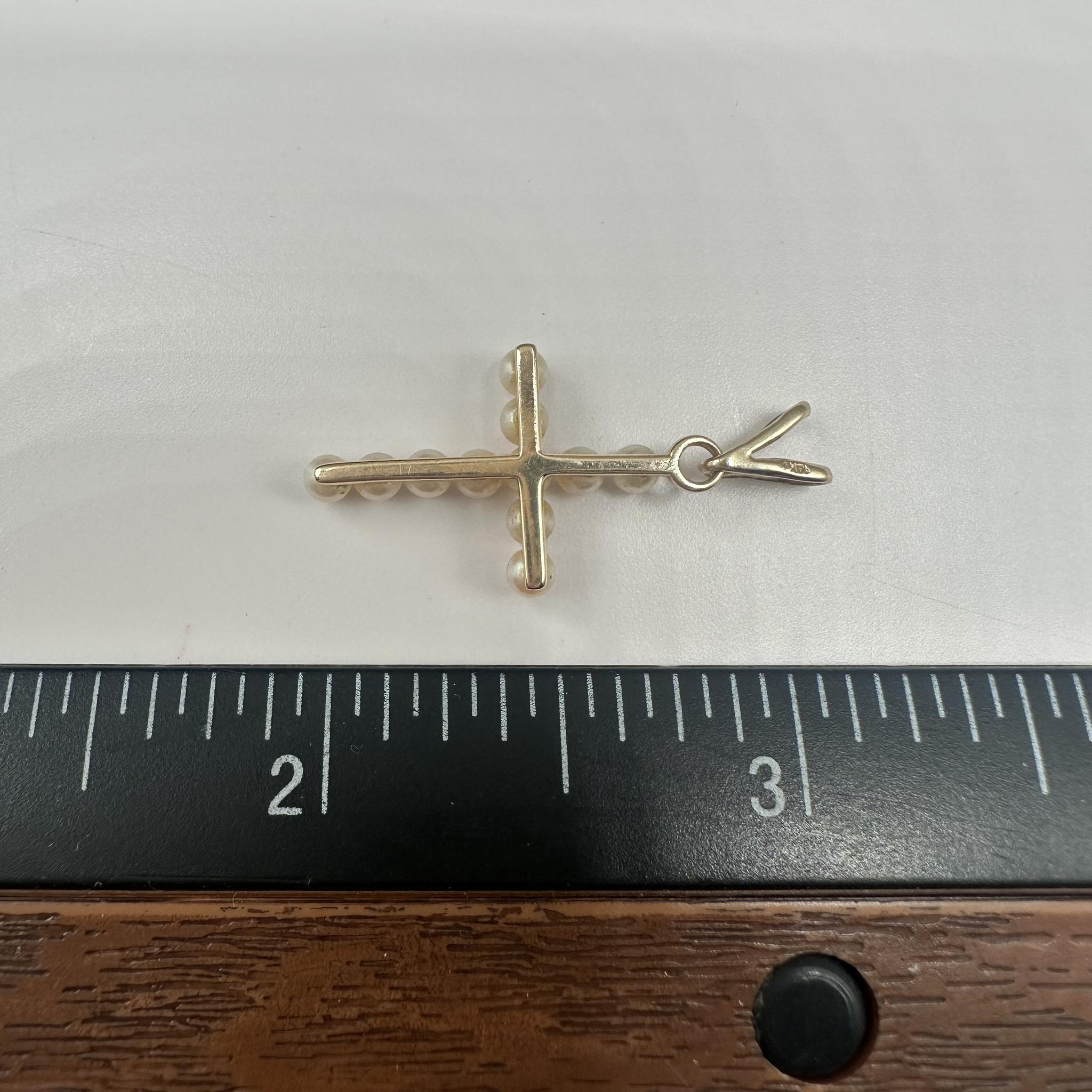 Croix de perles en or jaune 14kt - Petites perles, 1.09g, Pré-aimé Pour femmes en vente