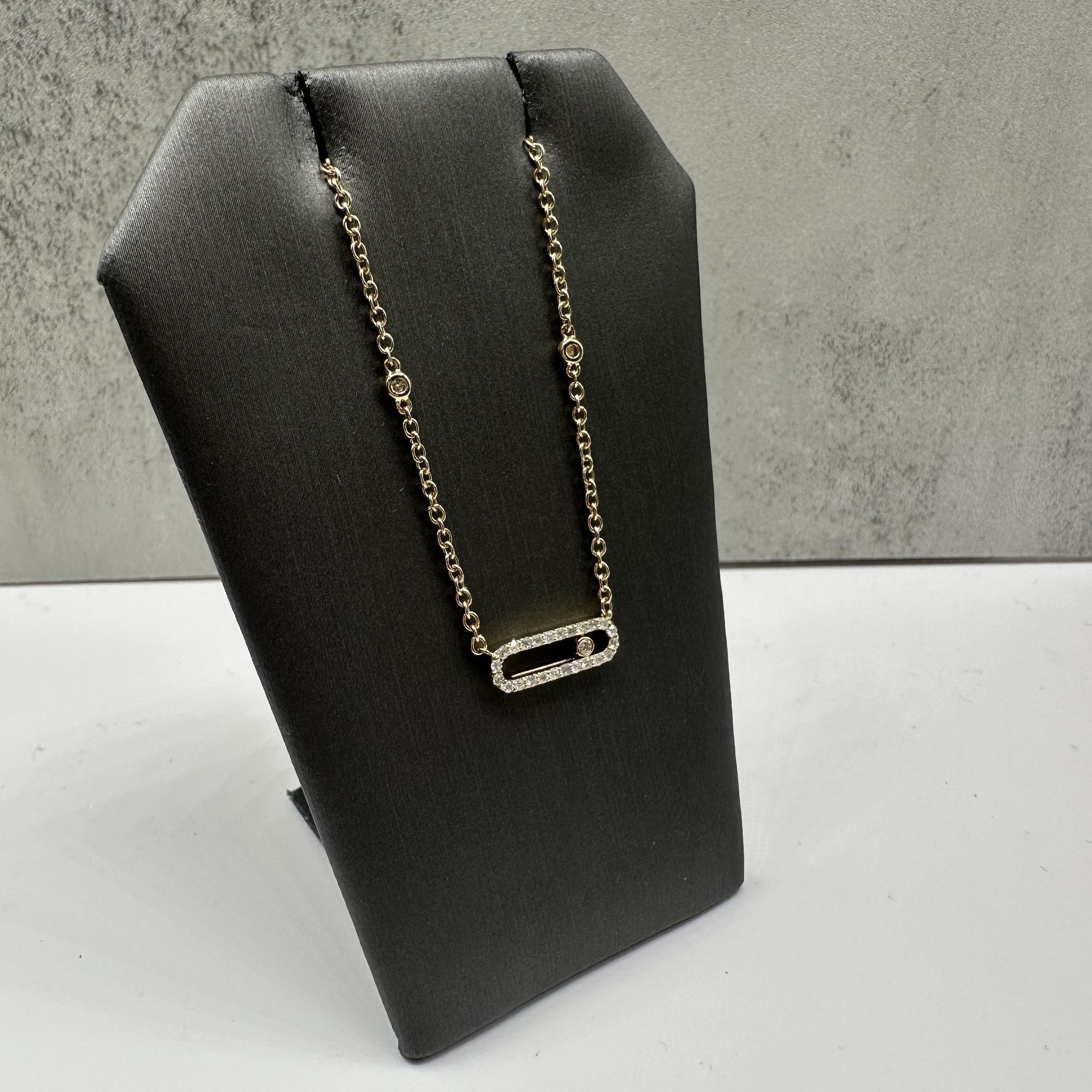 Questa elegante collana con diamanti fluttuanti in oro giallo 14 carati presenta 0,25ctw di diamanti rotondi naturali HI I1, che offrono uno scintillio sottile e bellissimo. La lunghezza di 18 pollici è perfetta per la maggior parte delle scollature