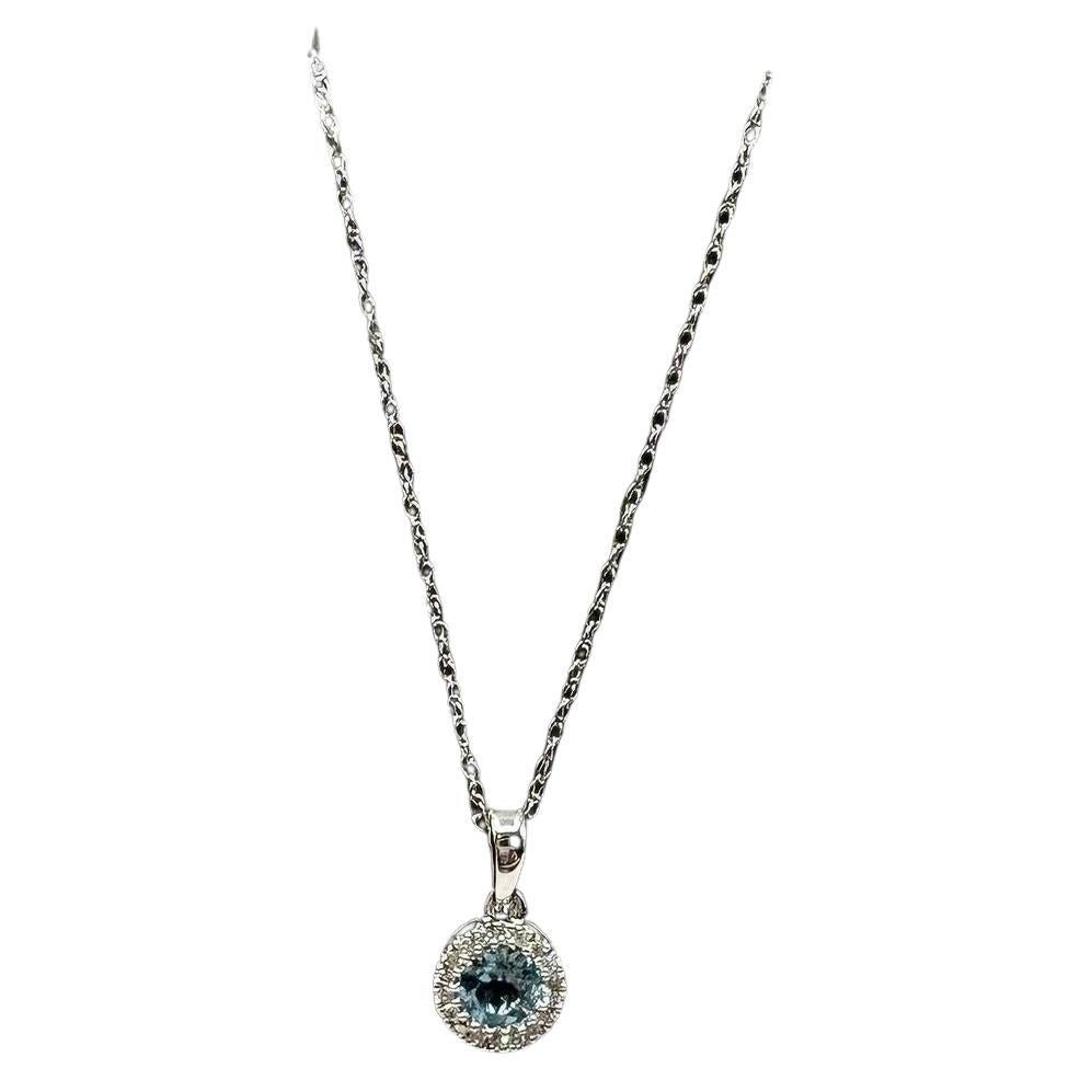 Topas & Diamant-Halskette aus 10kt Weißgold - 4mm Schweizer Blautopas, 0,06ctw im Angebot