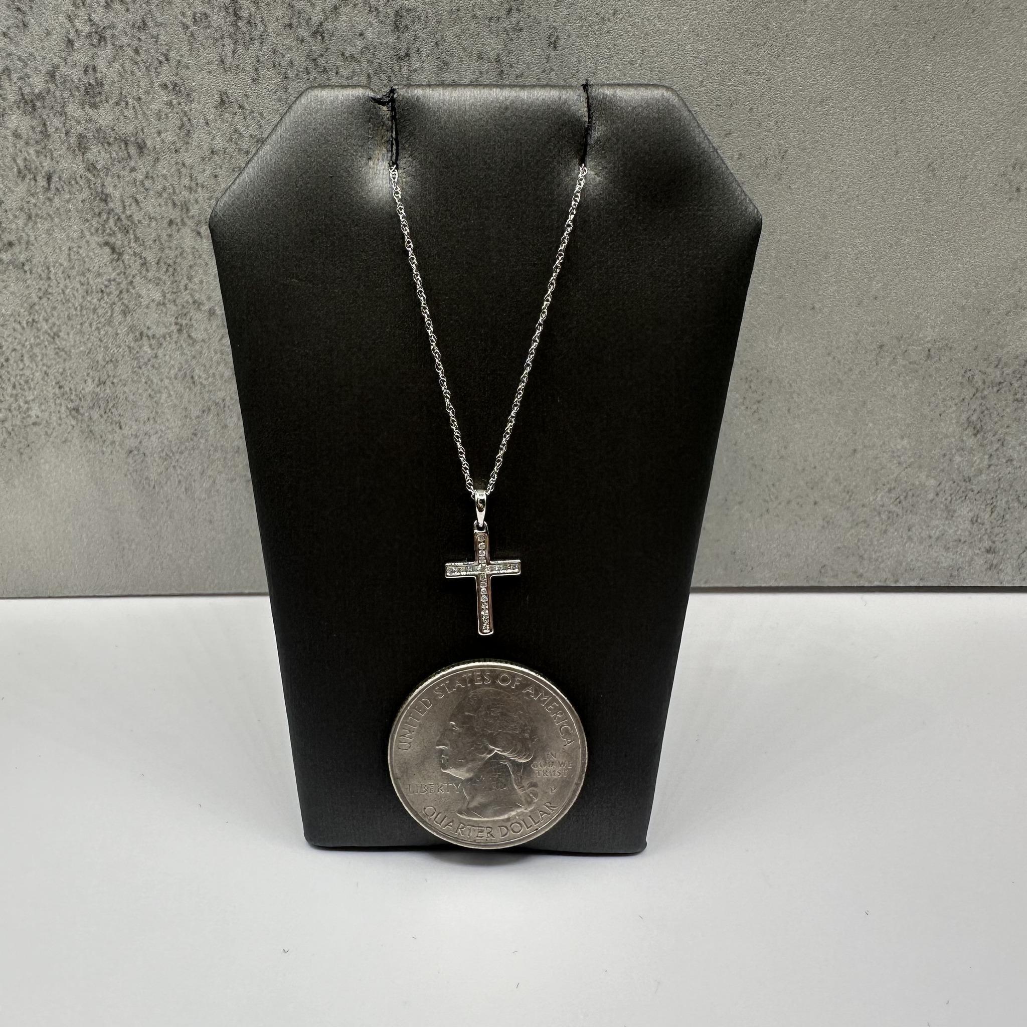 Collier croix en diamant en or blanc 14kt - 0.06ctw GH I1, 18