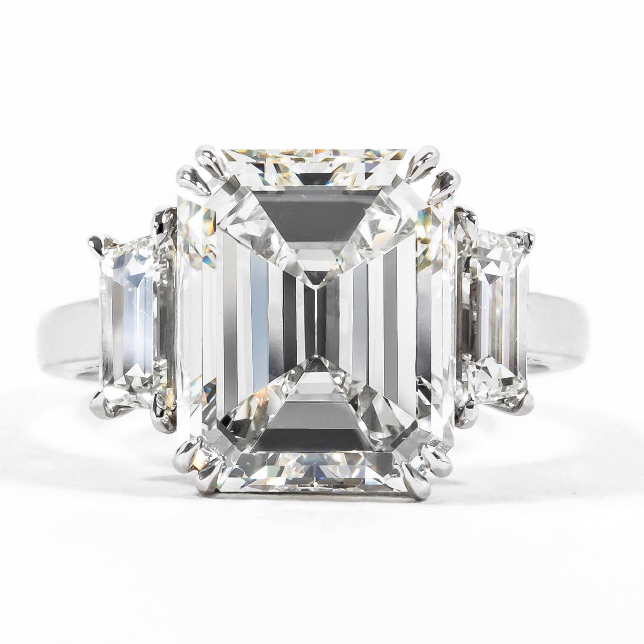 Incredible 7 Carat GIA Certified Emerald Cut Diamond Platinum Ring In New Condition In New York, NY