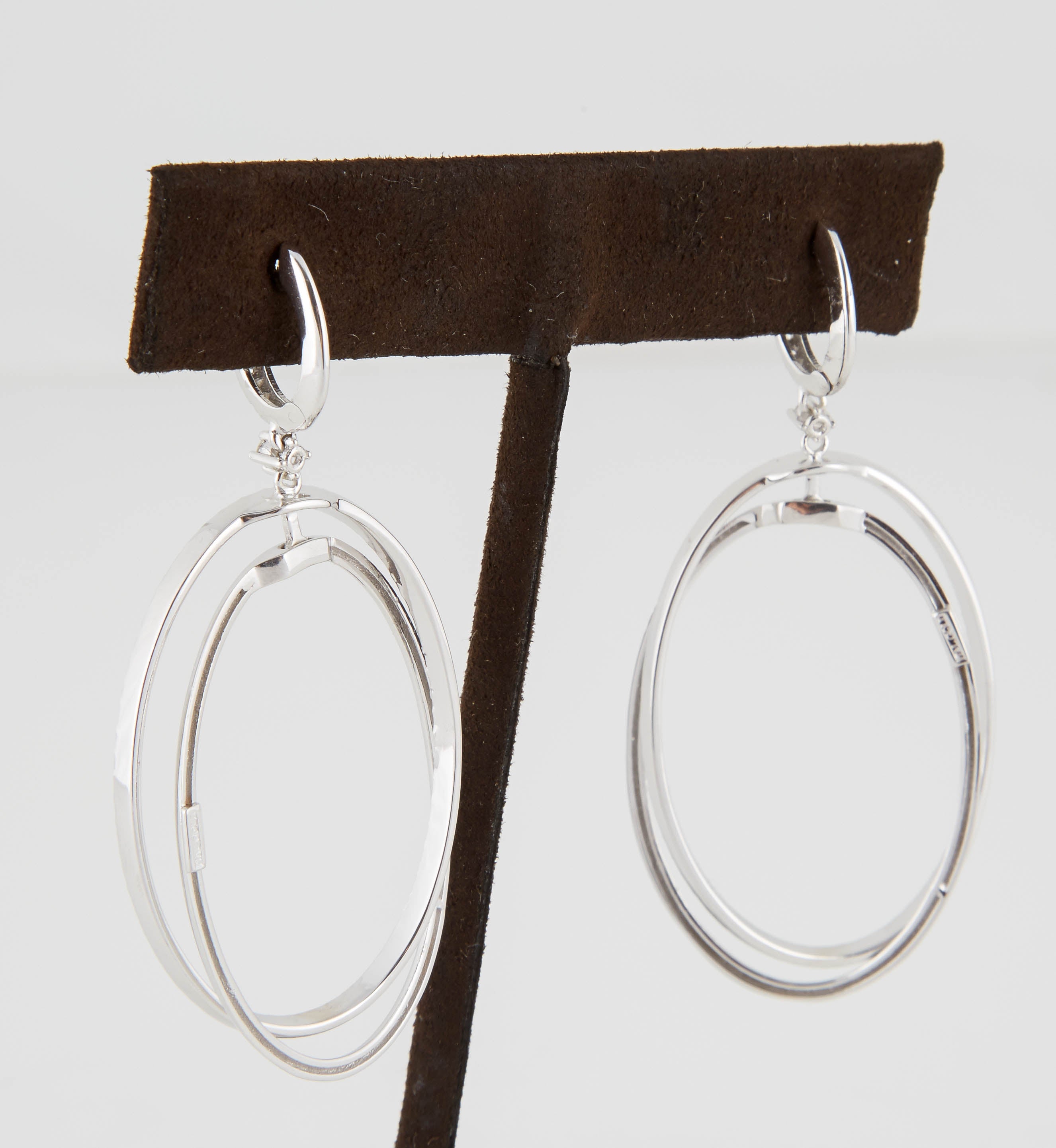 Women's Fabulous Oval Hoop Dangle Earrings