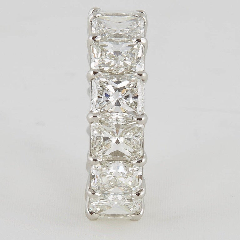 Eternity-Ring mit strahlend geschliffenem Diamant Damen im Angebot