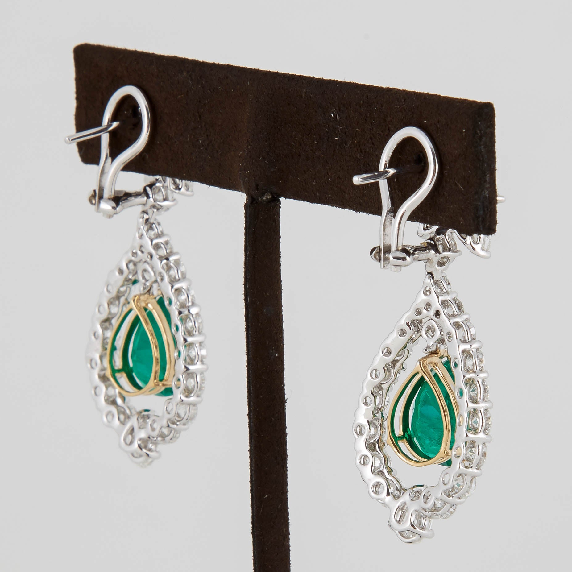 Classic Colombian Emerald Diamond Drop Earrings For Sale 1