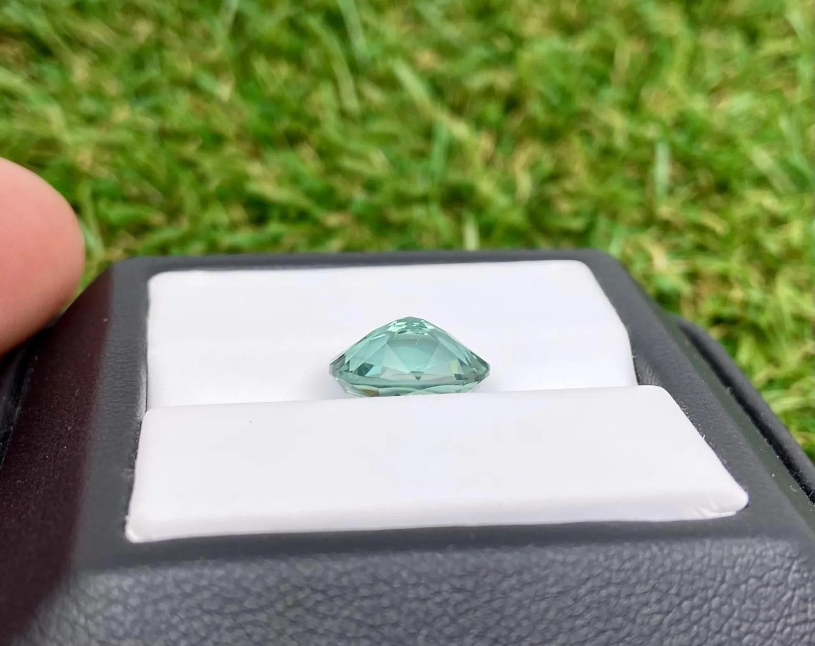 Tourmaline Naturelle 3.21 Ct. pierre précieuse en vrac, taille ovale, Nigeria , Certificat. en vente 6