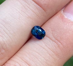 Gema suelta natural «No Heat» de zafiro TEAL de 1.05 ct., talla cojín, con certificado
