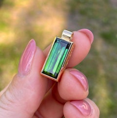 Tourmaline 10Ct Blue-Green pendant, 18 Karat Yellow gold, certificate