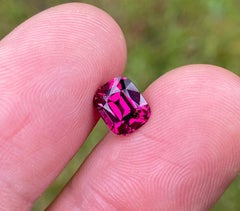 Certifié 2,78 carats. Pierre précieuse naturelle de grenat rhodolite en vrac, taille « coussin », Tanzanie