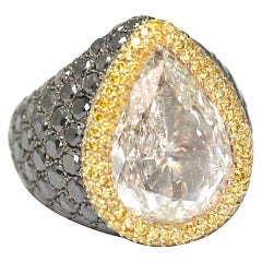 Bague De Grisogono en or blanc fantaisie jaune et noir avec diamants en poire de 10,85 carats