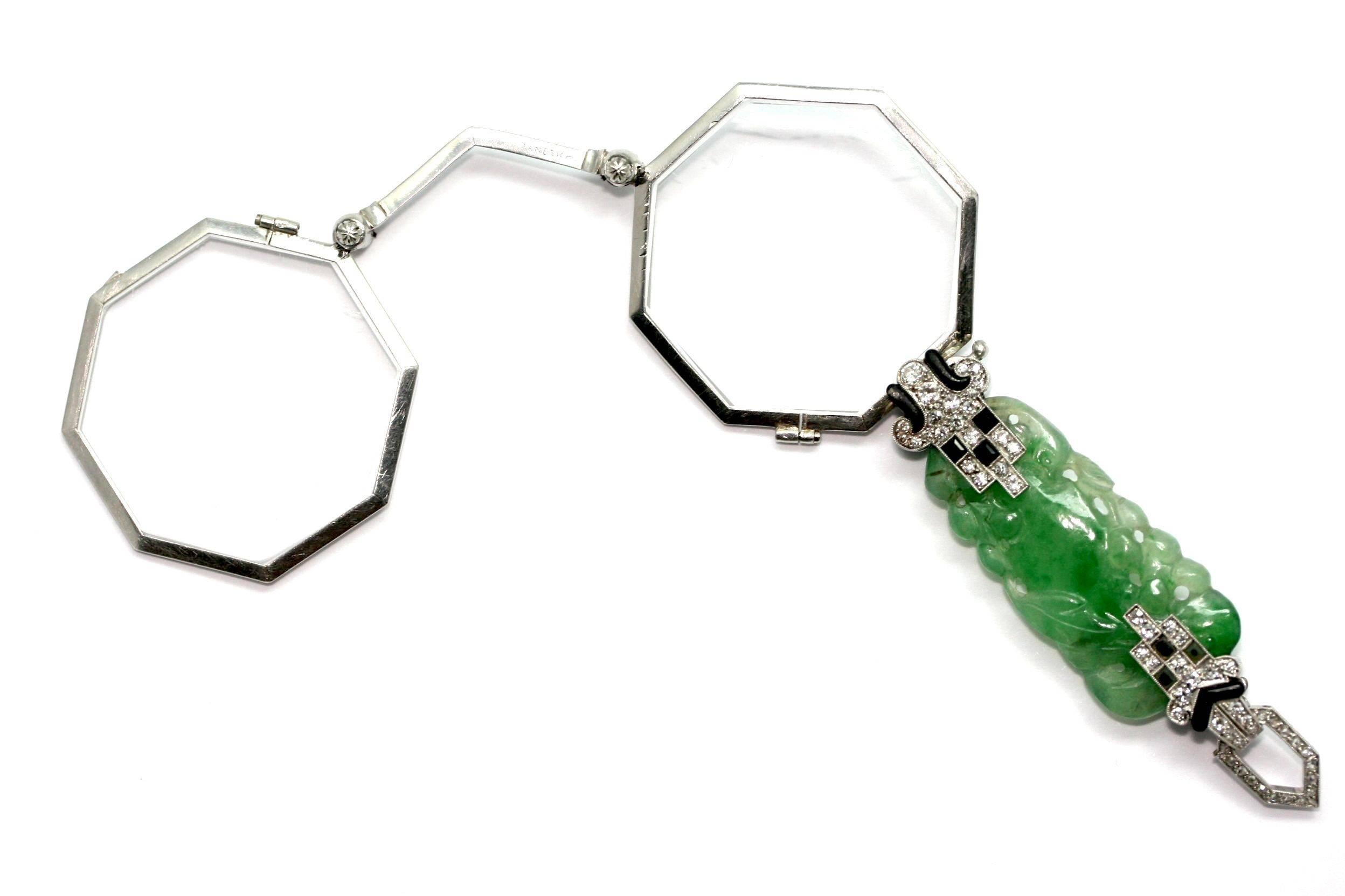 JANESICH Belle Époque (circa 1910) Foldable glasses in platinum, carved jade, diamond, onyx, height 9,5, width 10cm (36.6 grams)