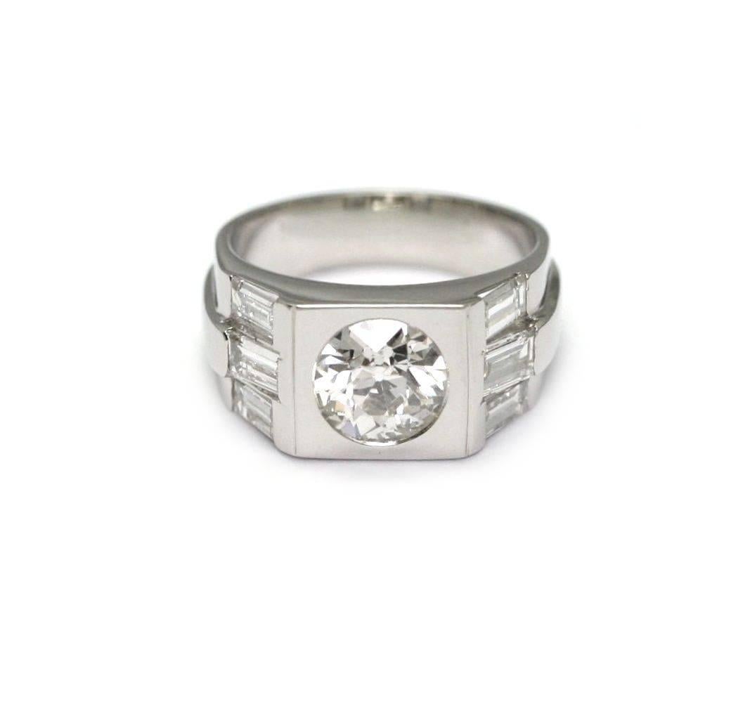 1930s 1.57 Carat Round Diamond Platinum signet  Band ring In Excellent Condition In Monte Carlo, MC