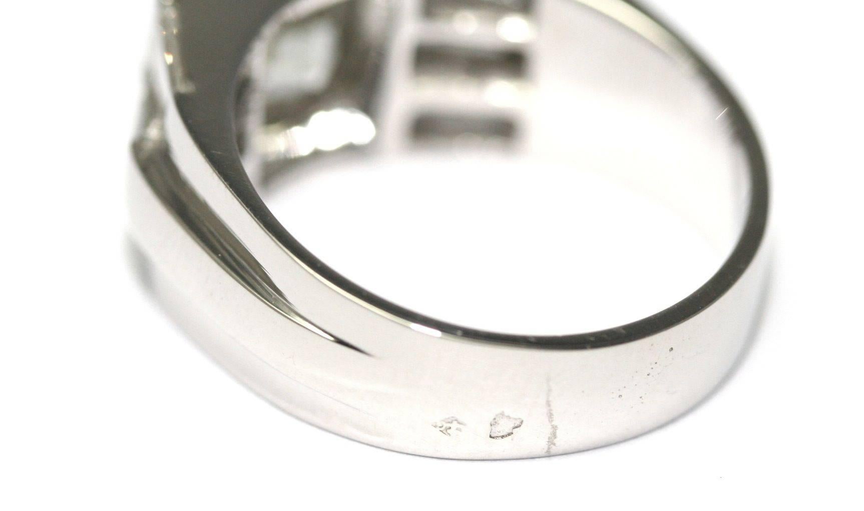 1930s 1.57 Carat Round Diamond Platinum signet  Band ring 3