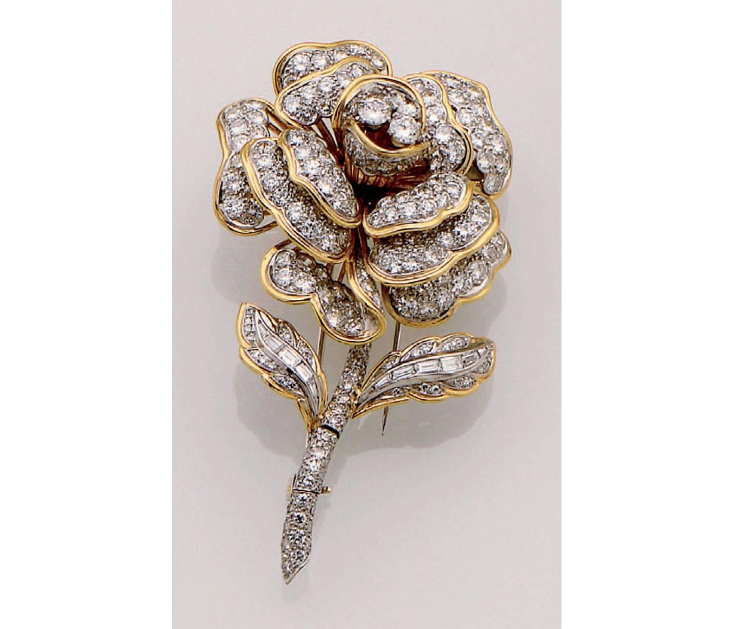 1960s Flower Brooch Diamond Gold In Excellent Condition In Monte Carlo, MC