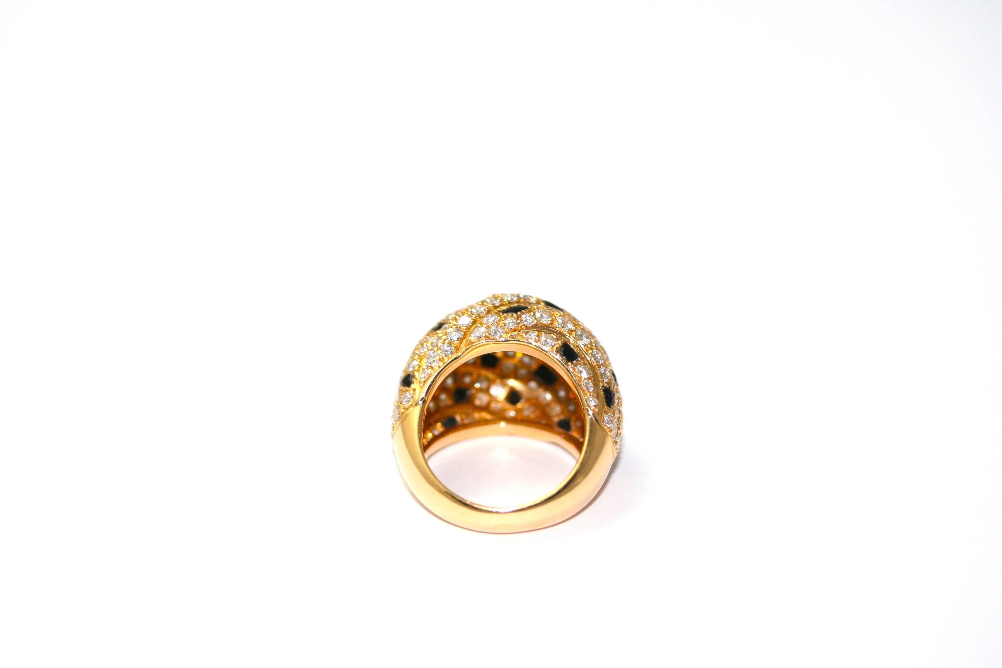 CARTIER ring model Panther in yellow gold, domed, paved with diamonds and onyx.
Signed and numbered.
Finger size 52