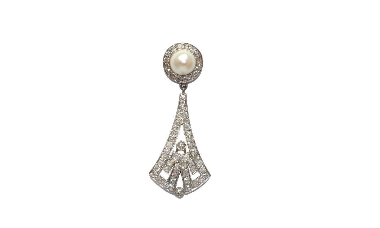 Art Déco Earrings in white gold set with diamonds and a pearl. 
(11,5 grs)