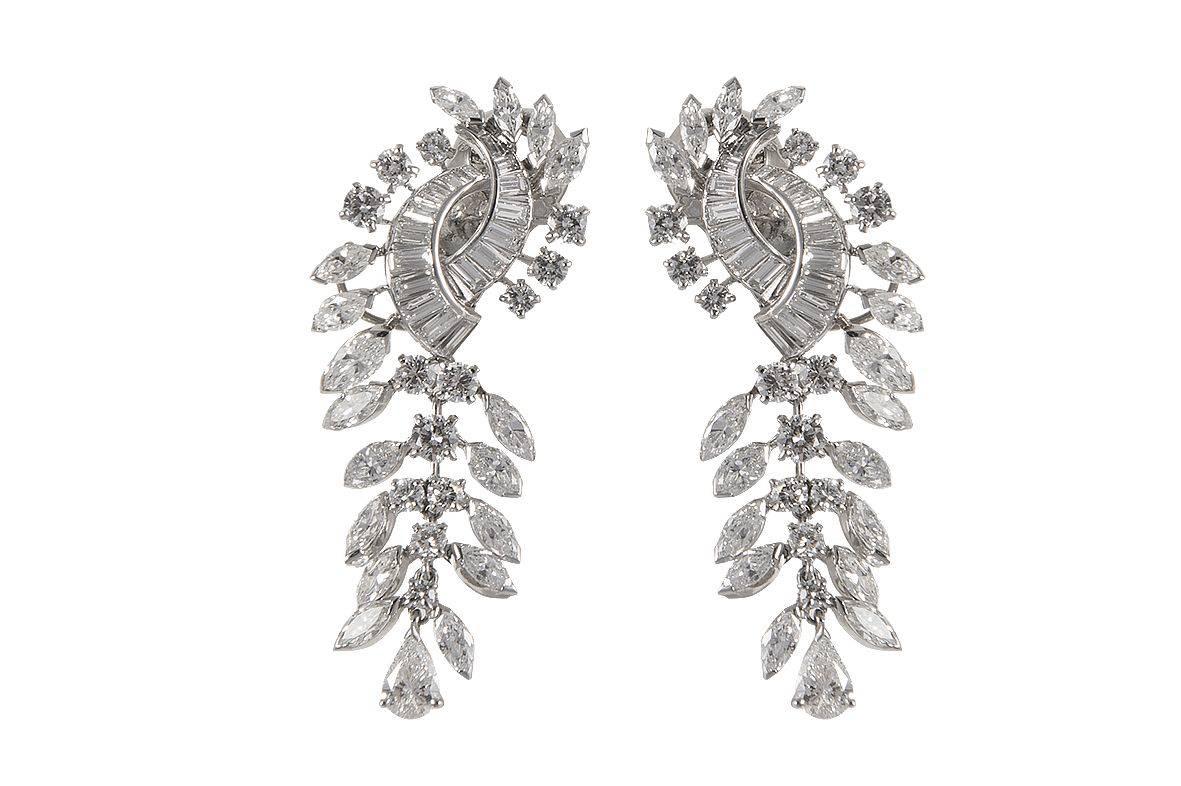 BOUCHERON Pair of pendants earrings in foliated white gold set with twelve carats of diamonds in baguette, round, navette and pear cut, one 0.45 carat E/VS2, the other 0,47ct F/VS2, certified HRD signed and numbered 36189, in its Boucheron box (22,7