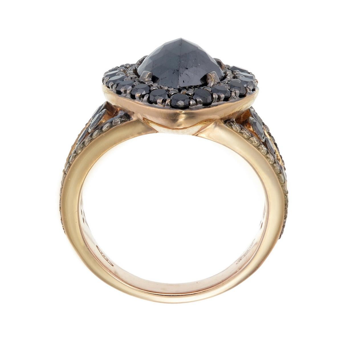 Contemporaneo Anello in oro rosa 18K con diamanti neri taglio tambuli da 3,17 carati e accenti in vendita