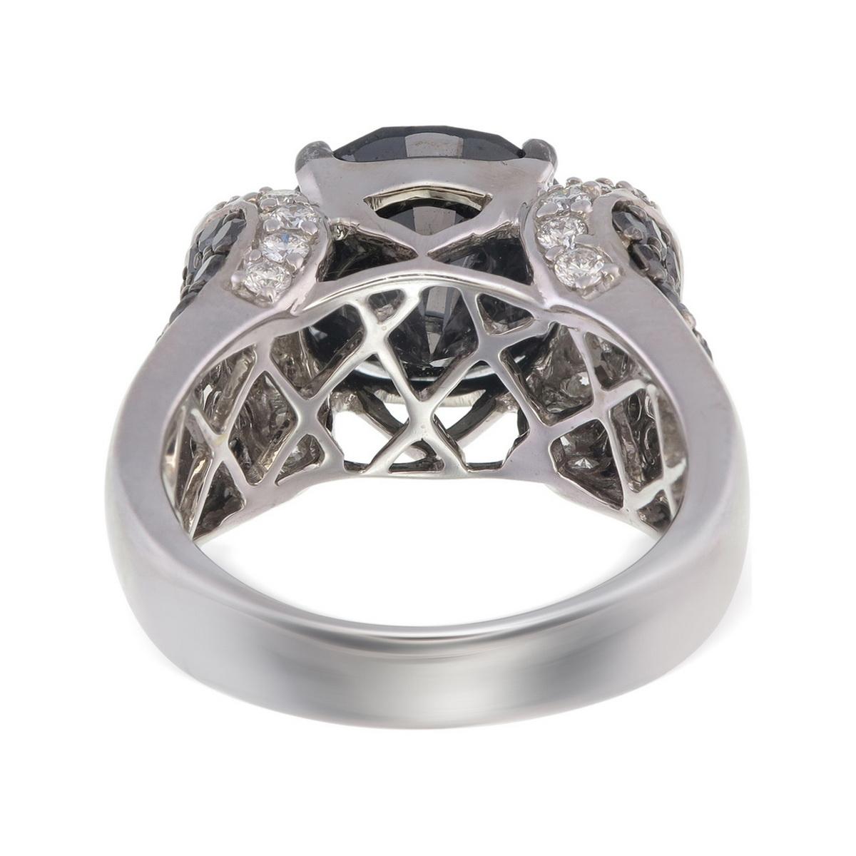 Cocktailring 18K Weißgold mit schwarzem Diamant in der Mitte (Rundschliff) im Angebot