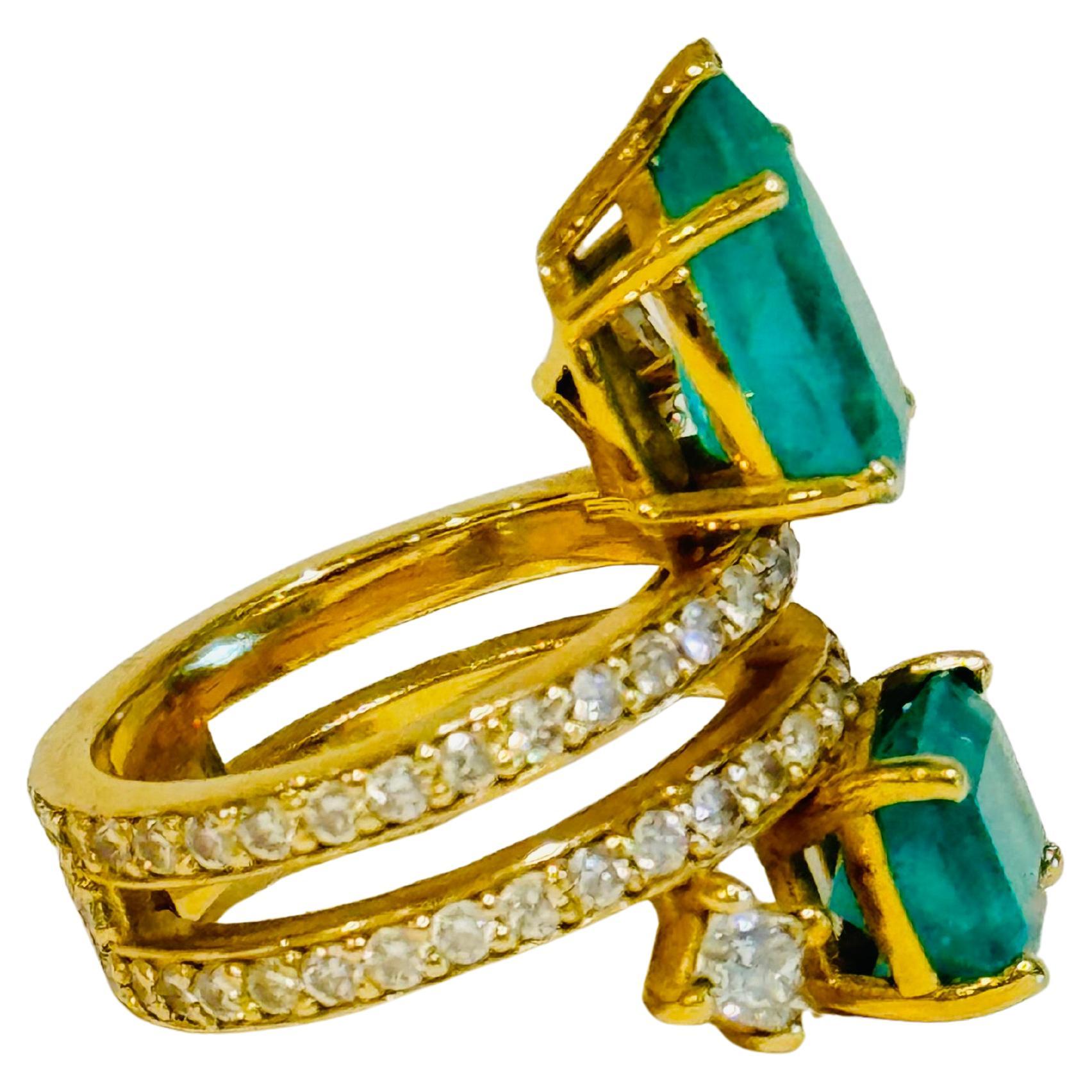Femenino o masculino Anillo de Cóctel de Oro con Diamantes y Esmeraldas Colombianas en venta