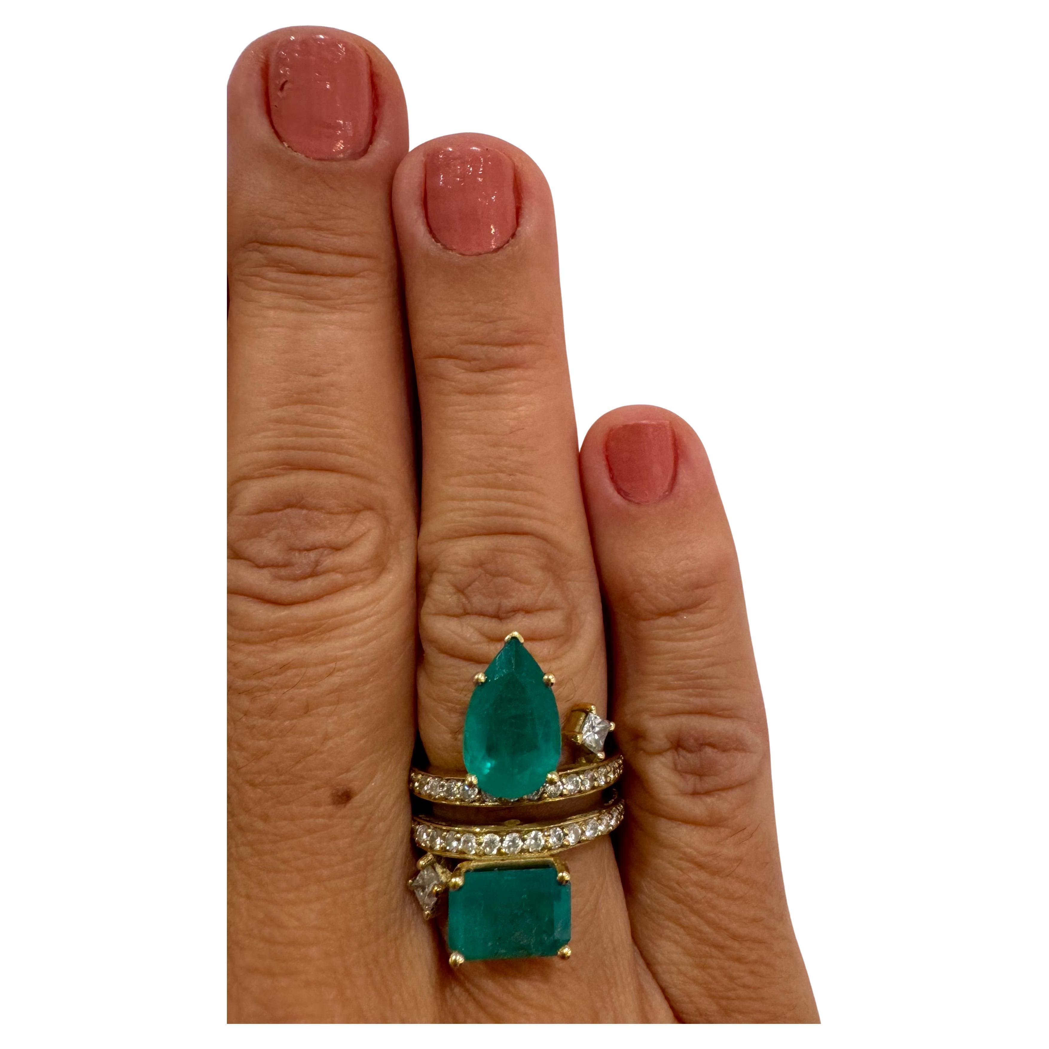Anillo de Cóctel de Oro con Diamantes y Esmeraldas Colombianas en venta 2