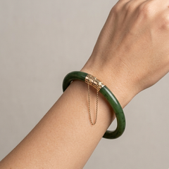 Vintage-Armreif aus dunkelgrüner Jadeit-Jade mit offenem Scharnier, aus massivem 18-karätigem Gold